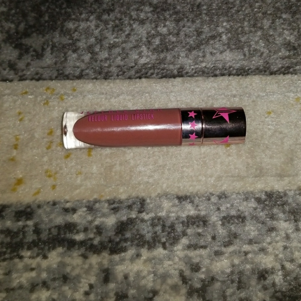 Jeffree star liquid matte in color"family jewels"